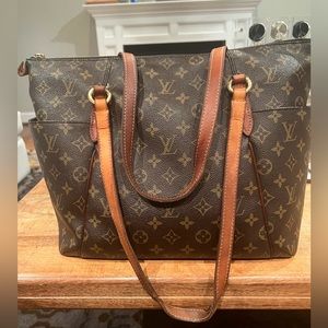 Authentic Louis Vuitton Totally MM - Used with Markings Inside - See pictures.